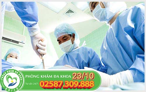 Lột bao quy đầu bằng cách tiến hành tiểu phẫu