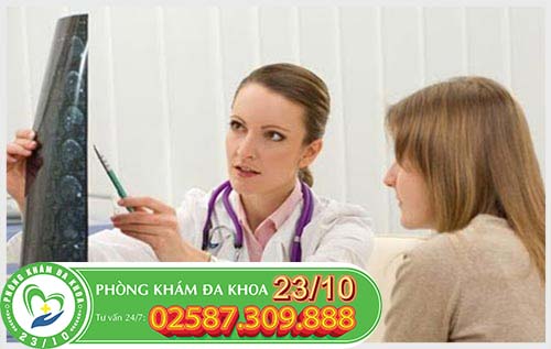 Thăm khám để tìm ra nguyên nhân và cách hỗ trợ điều trị khi bị nổi hột ở môi lớn